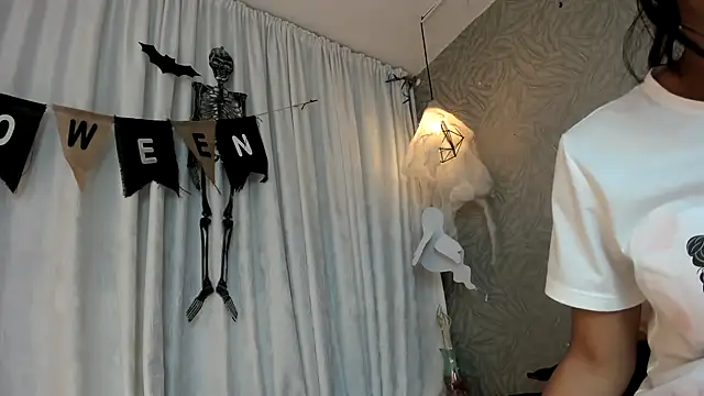 KOURTNEY-- online show from October 25, 2:00 am