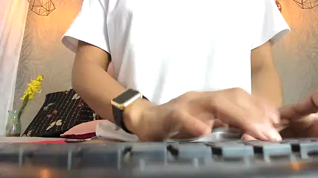 KOURTNEY-- online show from February 7, 2:30 am