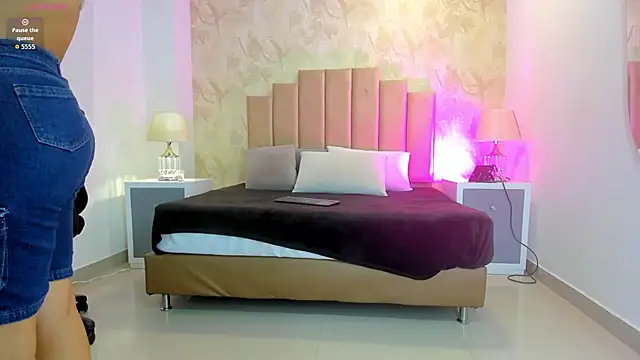 Snapshot of _Peach1_ chatting on November 5, 1:47 pm Peach1 online show from November 5, 1:47 pm