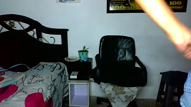 Snapshot of alexxa_Rooa chatting on November 18, 1:43 am alexxa Rooa online show from November 18, 1:43 am