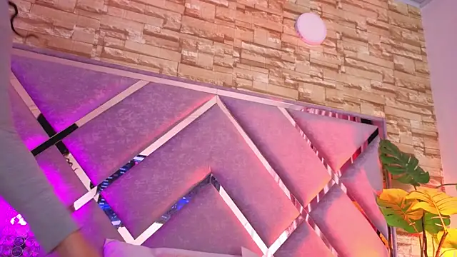 Snapshot of paulette_dupont chatting on February 12, 2:44 am paulette dupont online show from February 12, 2:44 am