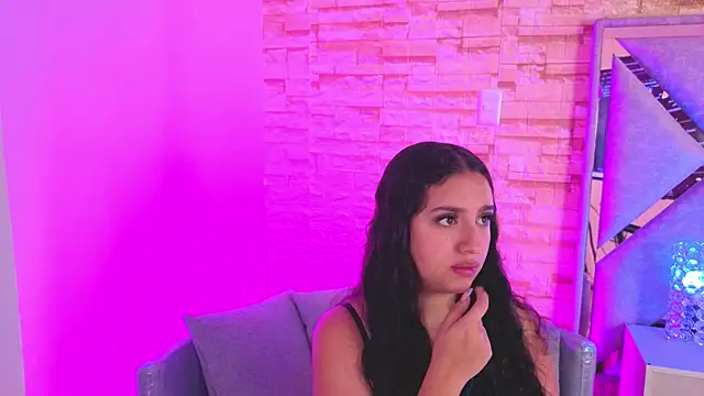 Snapshot of paulette_dupont chatting on February 4, 3:01 am paulette dupont online show from February 4, 3:01 am