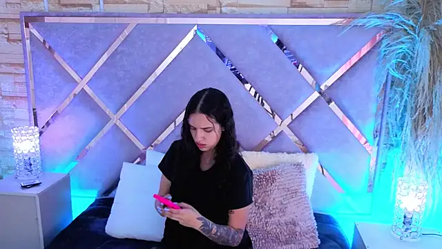 Snapshot of paulette_dupont chatting on June 22, 2:17 am paulette dupont online show from June 22, 2:17 am