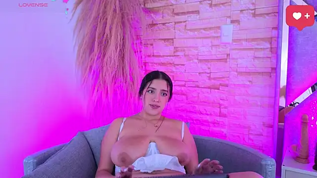 Snapshot of paulette_dupont chatting on March 1, 3:50 am paulette dupont online show from March 1, 3:50 am