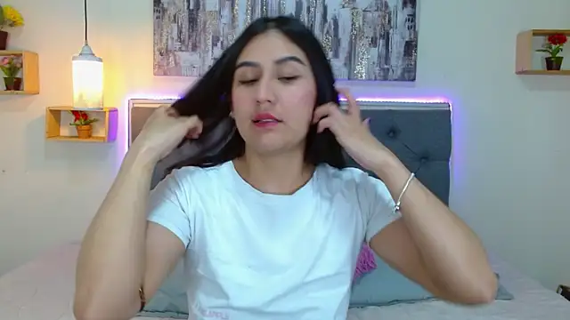 mia aira online show from November 14, 3:26 pm