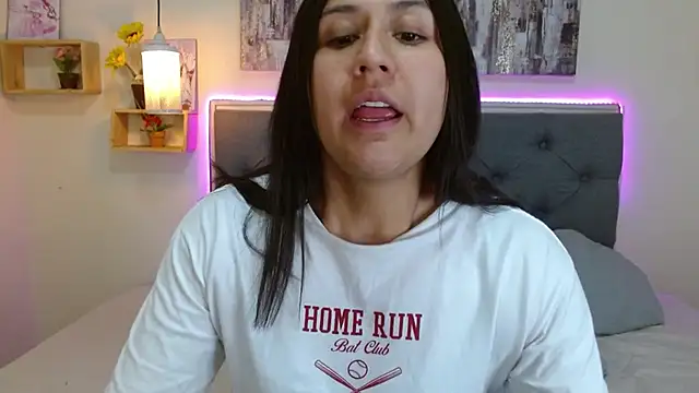 Snapshot of mia_aira chatting on September 22, 3:29 pm mia aira online show from September 22, 3:29 pm