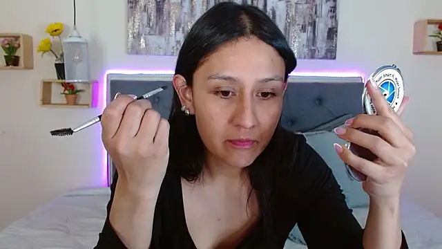 Snapshot of mia_aira chatting on September 27, 2:34 pm mia aira online show from September 27, 2:34 pm