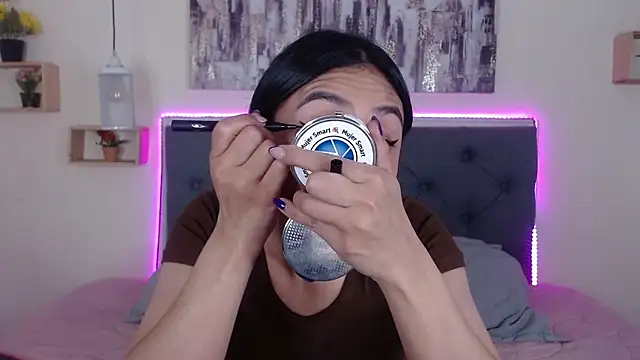 mia aira online show from November 3, 3:15 pm