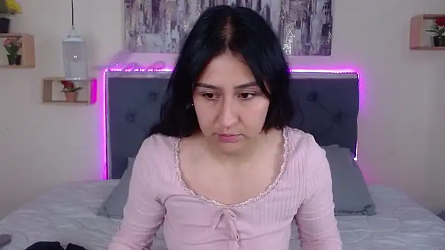 mia aira online show from October 24, 3:11 pm