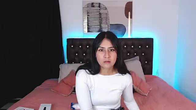 Snapshot of mia_aira chatting on March 4, 7:43 pm mia aira online show from March 4, 7:43 pm