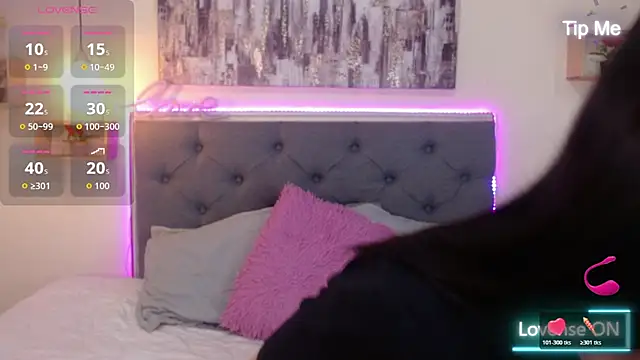 mia aira online show from October 23, 3:00 pm