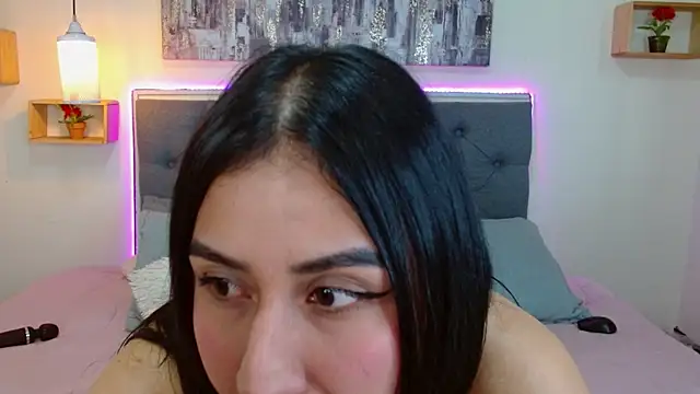 mia aira online show from November 20, 3:45 pm