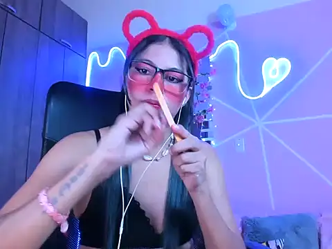 Snapshot of _ALLYSON18_ chatting on February 26, 3:21 pm ALLYSON18 online show from February 26, 3:21 pm