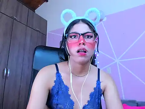 Snapshot of _ALLYSON18_ chatting on March 2, 3:08 pm ALLYSON18 online show from March 2, 3:08 pm