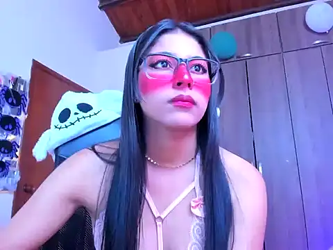 Snapshot of _ALLYSON18_ chatting on October 15, 11:29 am ALLYSON18 online show from October 15, 11:29 am