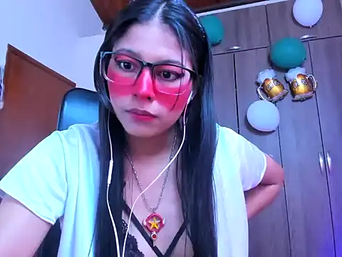 Snapshot of _ALLYSON18_ chatting on October 4, 11:45 am ALLYSON18 online show from October 4, 11:45 am