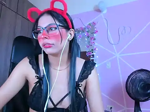 Snapshot of _ALLYSON18_ chatting on March 1, 2:34 pm ALLYSON18 online show from March 1, 2:34 pm