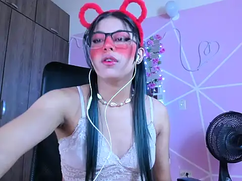 Snapshot of _ALLYSON18_ chatting on February 28, 11:25 am ALLYSON18 online show from February 28, 11:25 am