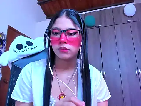 Snapshot of _ALLYSON18_ chatting on October 13, 11:45 am ALLYSON18 online show from October 13, 11:45 am
