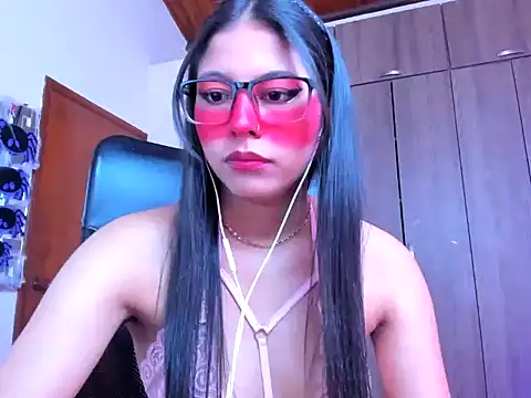Snapshot of _ALLYSON18_ chatting on October 2, 11:46 am ALLYSON18 online show from October 2, 11:46 am