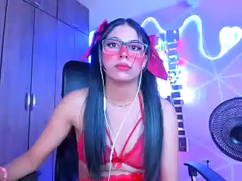 Snapshot of _ALLYSON18_ chatting on February 22, 5:35 pm ALLYSON18 online show from February 22, 5:35 pm