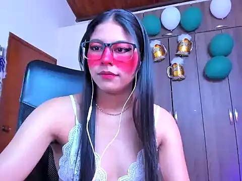 Snapshot of _ALLYSON18_ chatting on October 3, 11:45 am ALLYSON18 online show from October 3, 11:45 am