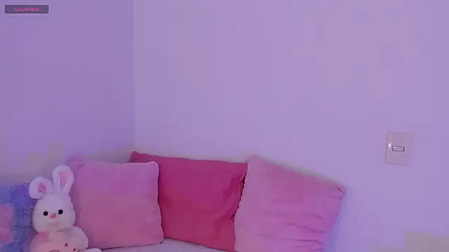 Snapshot of Brisa_blue chatting on April 28, 7:29 pm Brisa blue online show from April 28, 7:29 pm