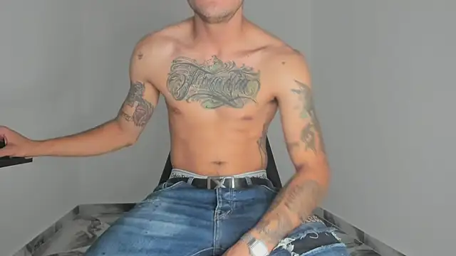 mikee scooth online show from January 12, 8:15 pm