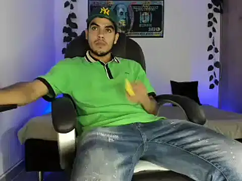 Snapshot of mikee_scooth chatting on March 16, 3:25 am mikee scooth online show from March 16, 3:25 am