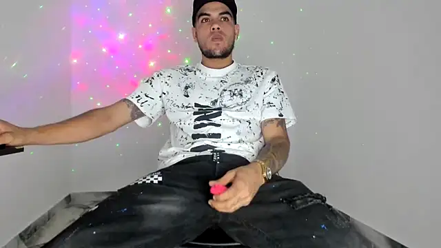 Snapshot of mikee_scooth chatting on May 12, 8:15 pm mikee scooth online show from May 12, 8:15 pm