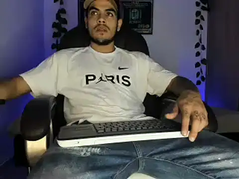 Snapshot of mikee_scooth chatting on March 17, 12:53 am mikee scooth online show from March 17, 12:53 am