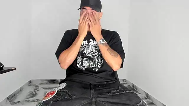 Snapshot of mikee_scooth chatting on November 29, 1:39 am mikee scooth online show from November 29, 1:39 am