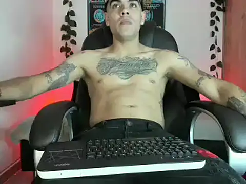 Snapshot of mikee_scooth chatting on March 23, 12:36 am mikee scooth online show from March 23, 12:36 am