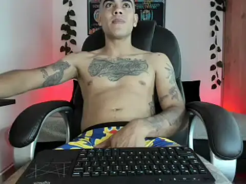 Snapshot of mikee_scooth chatting on March 22, 7:57 am mikee scooth online show from March 22, 7:57 am