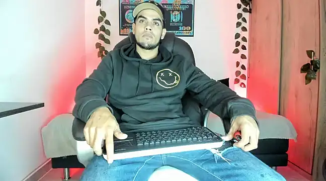 Snapshot of mikee_scooth chatting on March 3, 3:16 am mikee scooth online show from March 3, 3:16 am