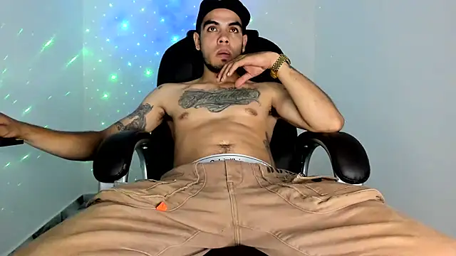 Snapshot of mikee_scooth chatting on July 1, 5:24 pm mikee scooth online show from July 1, 5:24 pm