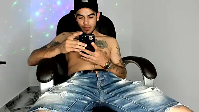 Snapshot of mikee_scooth chatting on June 11, 8:28 pm mikee scooth online show from June 11, 8:28 pm