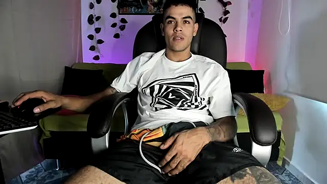 Snapshot of mikee_scooth chatting on September 23, 3:30 pm mikee scooth online show from September 23, 3:30 pm