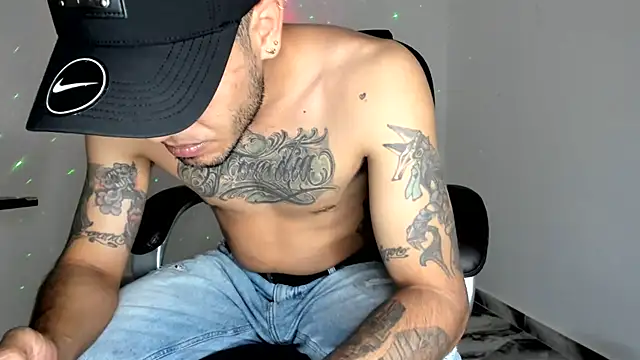 Snapshot of mikee_scooth chatting on June 2, 9:15 pm mikee scooth online show from June 2, 9:15 pm