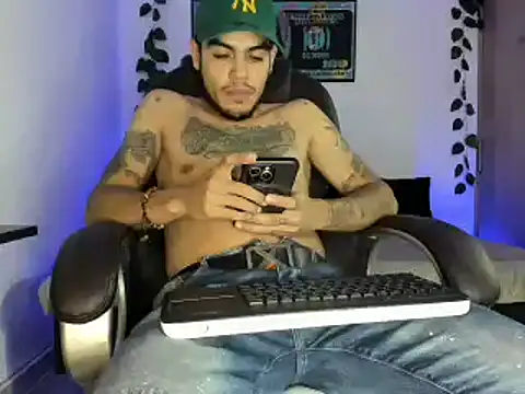 Snapshot of mikee_scooth chatting on March 16, 6:31 am mikee scooth online show from March 16, 6:31 am