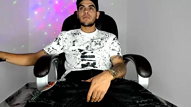 Snapshot of mikee_scooth chatting on June 11, 8:22 am mikee scooth online show from June 11, 8:22 am