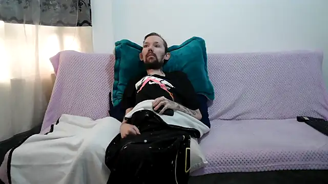 Sophia and Thomas online show from June 12, 2:26 pm