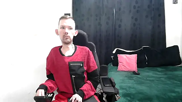 Snapshot of Sophia_and_Thomas chatting on March 11, 9:56 am Sophia and Thomas online show from March 11, 9:56 am