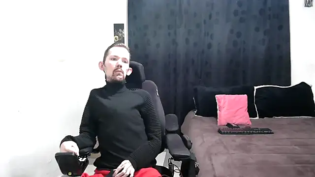 Snapshot of Sophia_and_Thomas chatting on March 2, 9:54 am Sophia and Thomas online show from March 2, 9:54 am