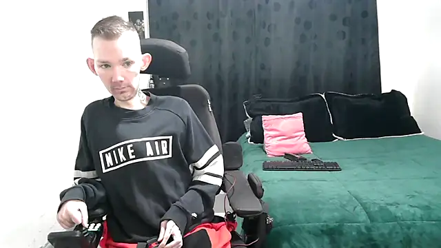 Snapshot of Sophia_and_Thomas chatting on March 3, 9:45 am Sophia and Thomas online show from March 3, 9:45 am