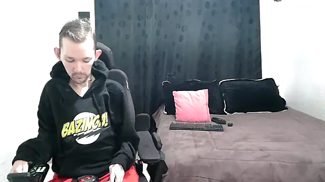 Snapshot of Sophia_and_Thomas chatting on February 13, 11:50 am Sophia and Thomas online show from February 13, 11:50 am