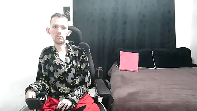 Snapshot of Sophia_and_Thomas chatting on January 3, 11:14 am Sophia and Thomas online show from January 3, 11:14 am