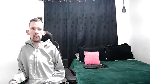 Snapshot of Sophia_and_Thomas chatting on March 19, 10:22 am Sophia and Thomas online show from March 19, 10:22 am