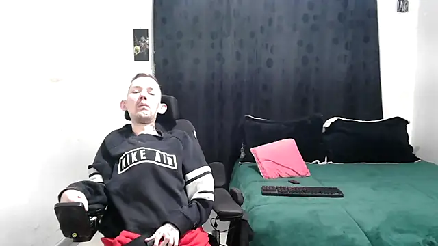 Snapshot of Sophia_and_Thomas chatting on March 5, 9:49 am Sophia and Thomas online show from March 5, 9:49 am