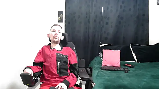 Snapshot of Sophia_and_Thomas chatting on March 13, 10:15 am Sophia and Thomas online show from March 13, 10:15 am